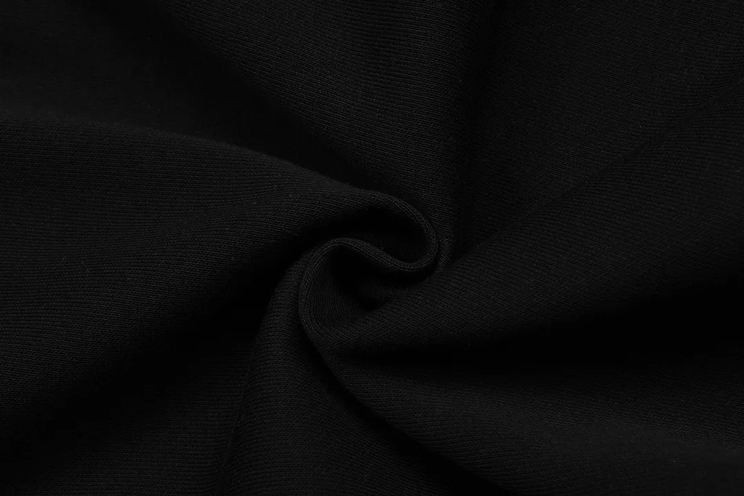 AMI 2026New Arrival Imported machine-embroidered love letter logo, essential for daily commuting for men and women Casual shorts ·Customized milk silk cotton fabric ·Imported machine embroidery technology ·Waist label, hangtag, three wash marks complete Color: Black Sizes: XS S M L